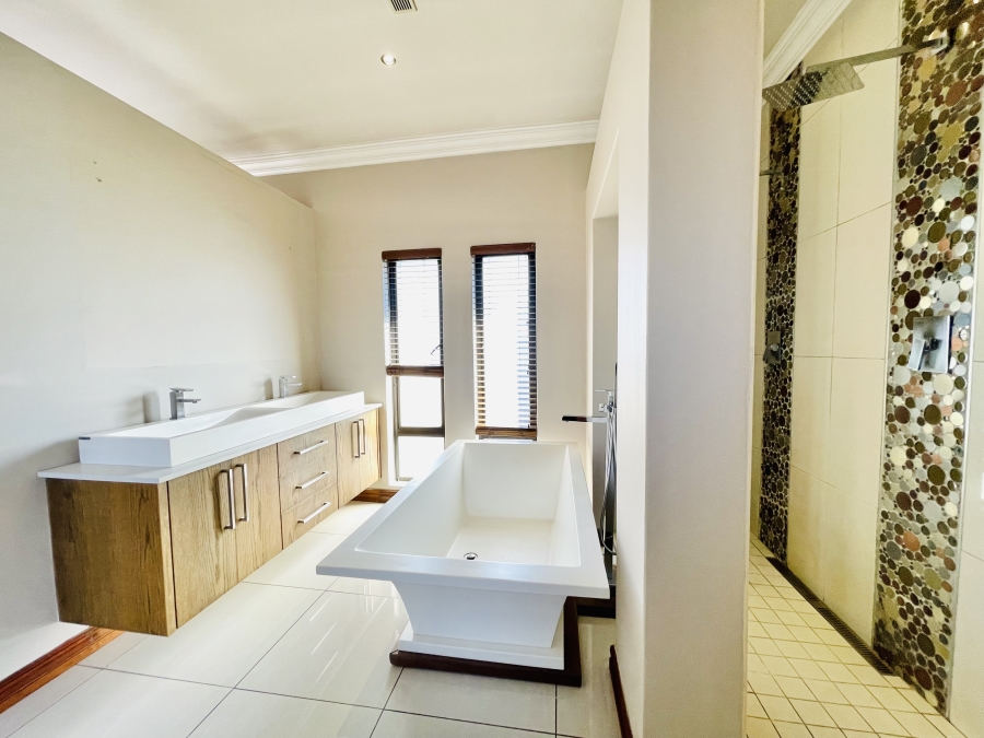 5 Bedroom Property for Sale in Serengeti Lifestyle Estate Gauteng