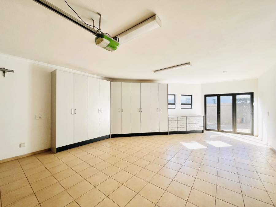 5 Bedroom Property for Sale in Serengeti Lifestyle Estate Gauteng