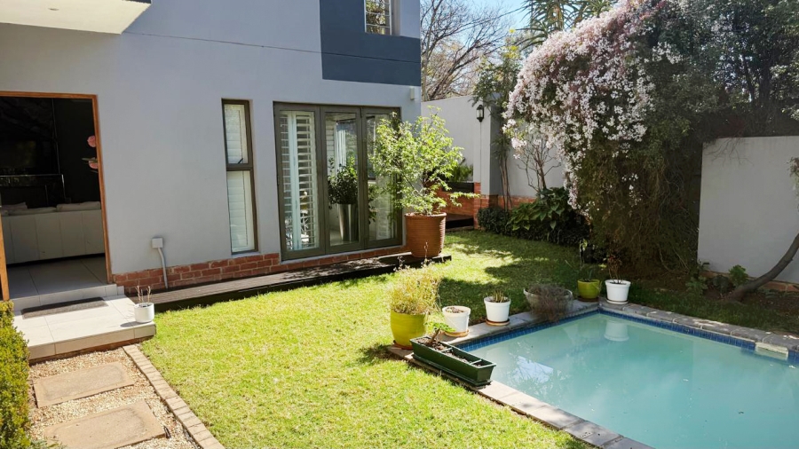 To Let 4 Bedroom Property for Rent in Bryanston Gauteng