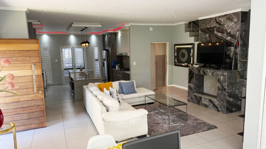To Let 4 Bedroom Property for Rent in Bryanston Gauteng