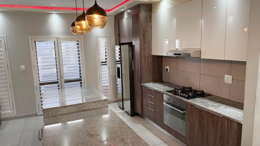 To Let 4 Bedroom Property for Rent in Bryanston Gauteng