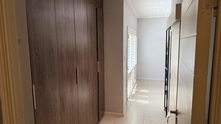 To Let 4 Bedroom Property for Rent in Bryanston Gauteng