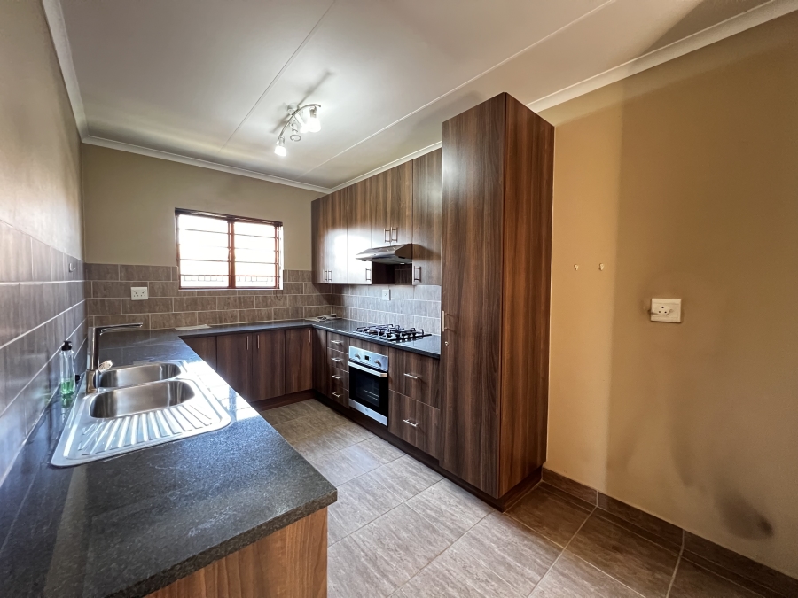 To Let 4 Bedroom Property for Rent in Noordwyk Gauteng