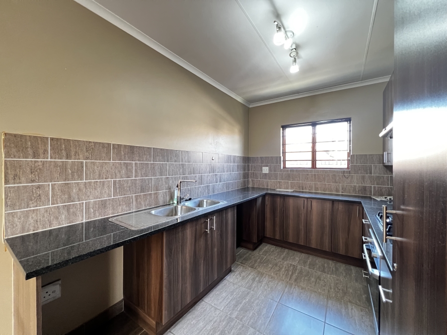 To Let 4 Bedroom Property for Rent in Noordwyk Gauteng