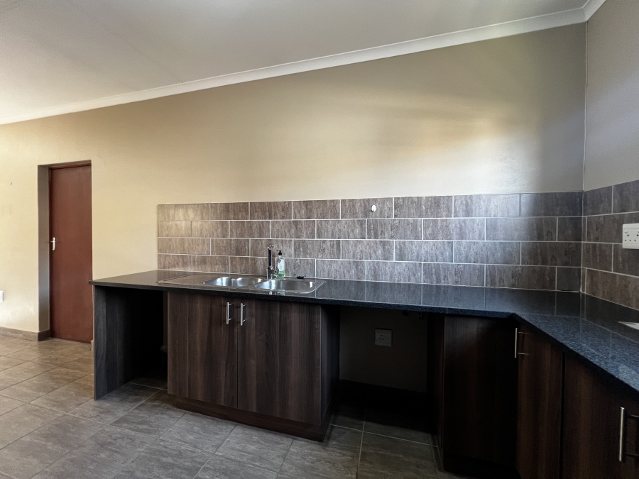 To Let 4 Bedroom Property for Rent in Noordwyk Gauteng