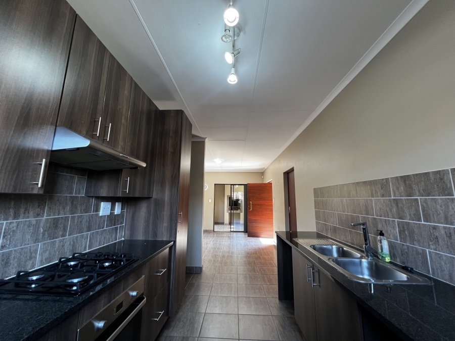 To Let 4 Bedroom Property for Rent in Noordwyk Gauteng