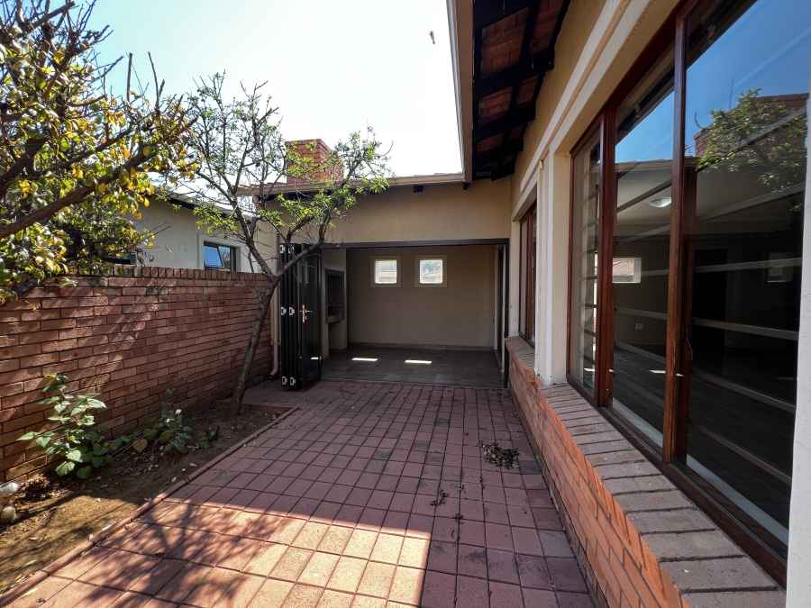 To Let 4 Bedroom Property for Rent in Noordwyk Gauteng