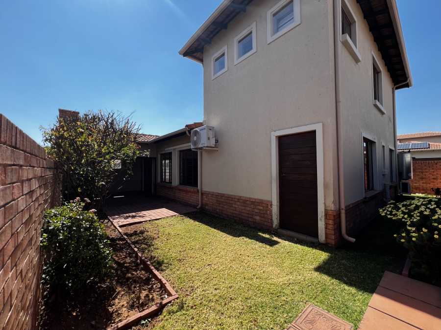 To Let 4 Bedroom Property for Rent in Noordwyk Gauteng