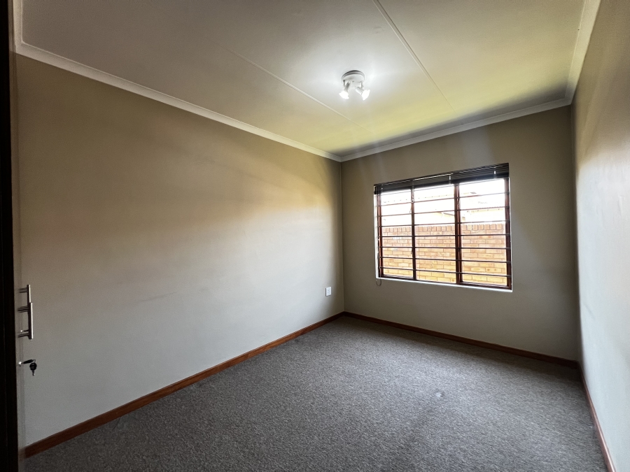 To Let 4 Bedroom Property for Rent in Noordwyk Gauteng
