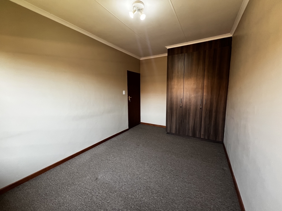 To Let 4 Bedroom Property for Rent in Noordwyk Gauteng