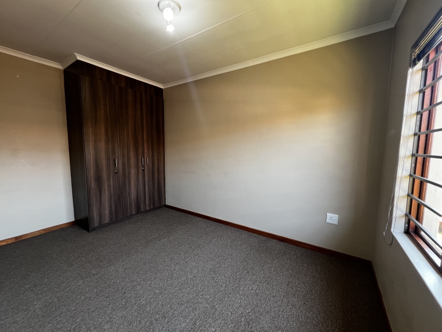 To Let 4 Bedroom Property for Rent in Noordwyk Gauteng