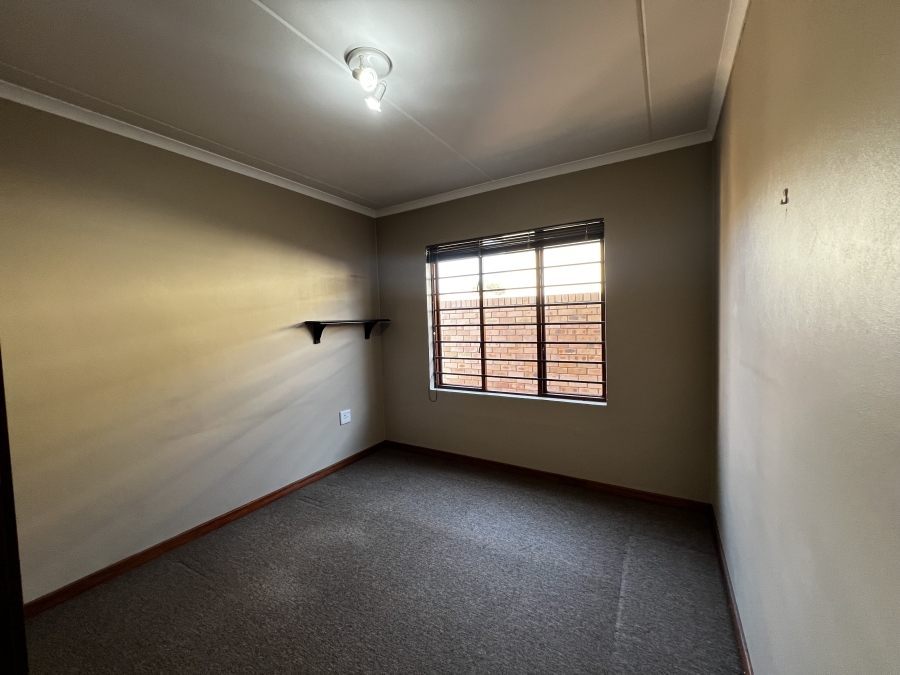 To Let 4 Bedroom Property for Rent in Noordwyk Gauteng