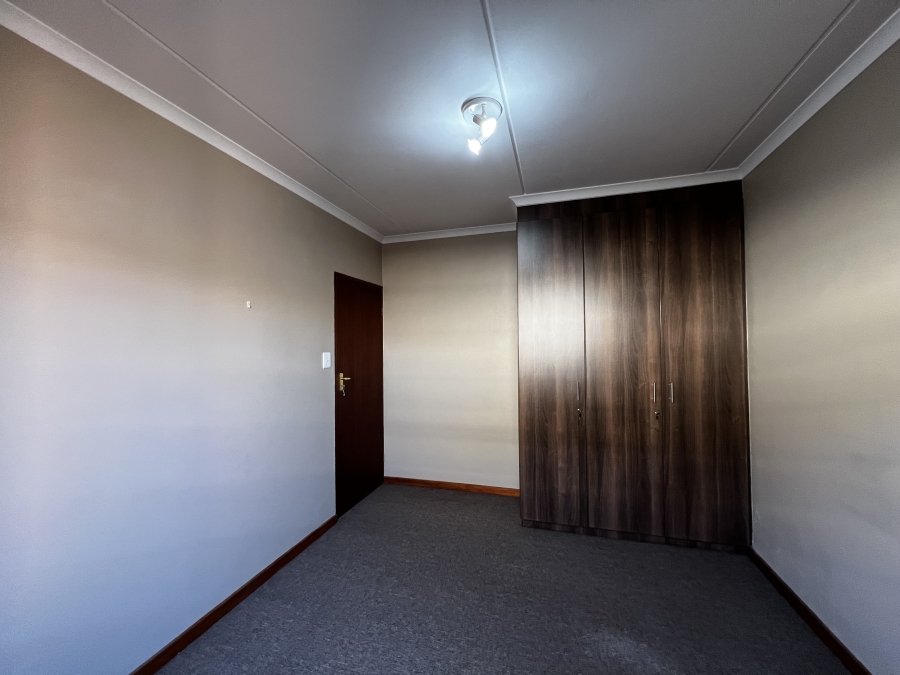 To Let 4 Bedroom Property for Rent in Noordwyk Gauteng