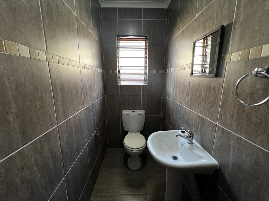 To Let 4 Bedroom Property for Rent in Noordwyk Gauteng