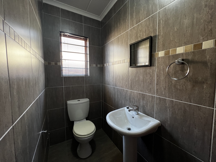 To Let 4 Bedroom Property for Rent in Noordwyk Gauteng