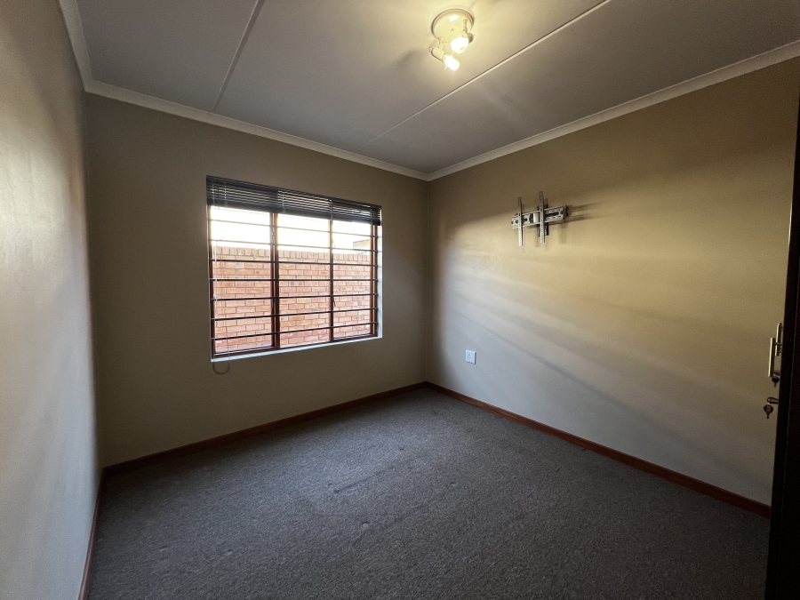 To Let 4 Bedroom Property for Rent in Noordwyk Gauteng