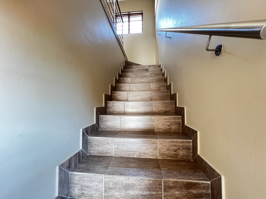 To Let 4 Bedroom Property for Rent in Noordwyk Gauteng