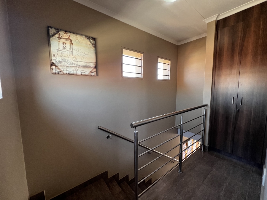 To Let 4 Bedroom Property for Rent in Noordwyk Gauteng