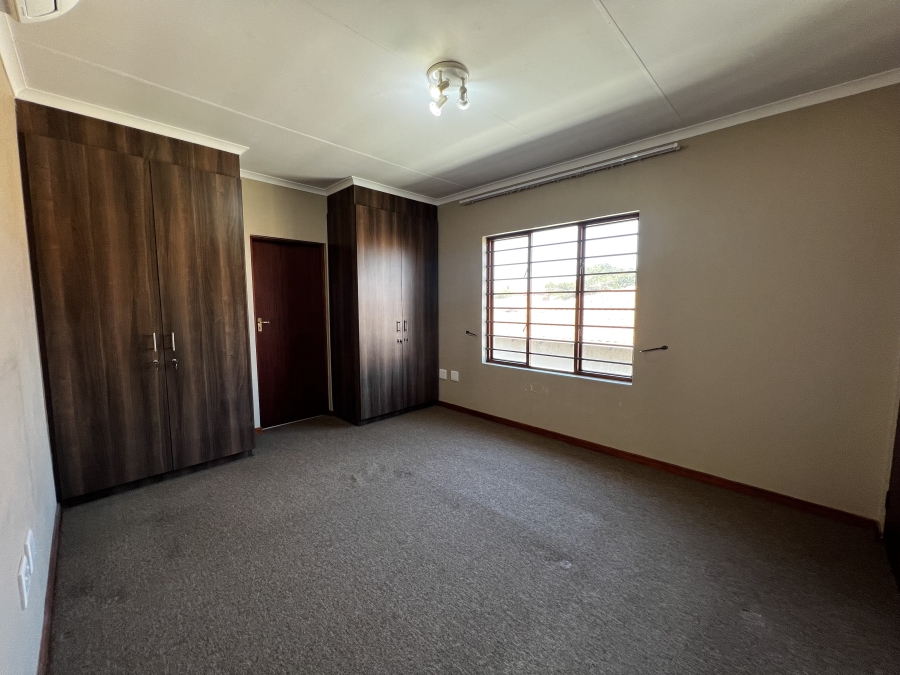 To Let 4 Bedroom Property for Rent in Noordwyk Gauteng