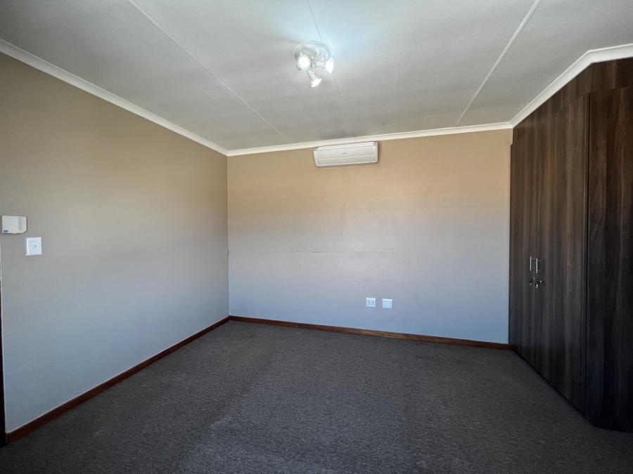 To Let 4 Bedroom Property for Rent in Noordwyk Gauteng