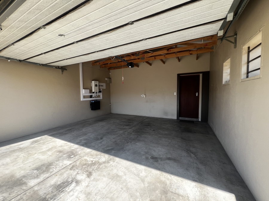 To Let 4 Bedroom Property for Rent in Noordwyk Gauteng