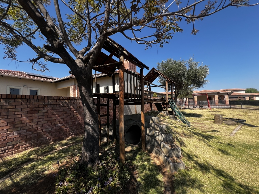 To Let 4 Bedroom Property for Rent in Noordwyk Gauteng