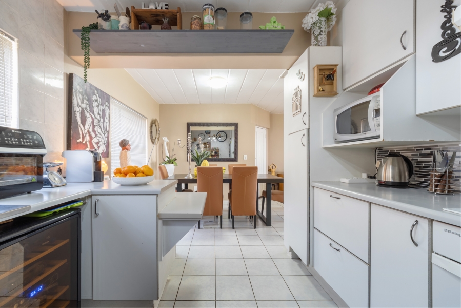 2 Bedroom Property for Sale in Constantia Kloof Gauteng