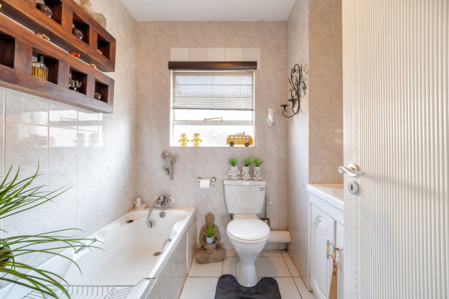 2 Bedroom Property for Sale in Constantia Kloof Gauteng