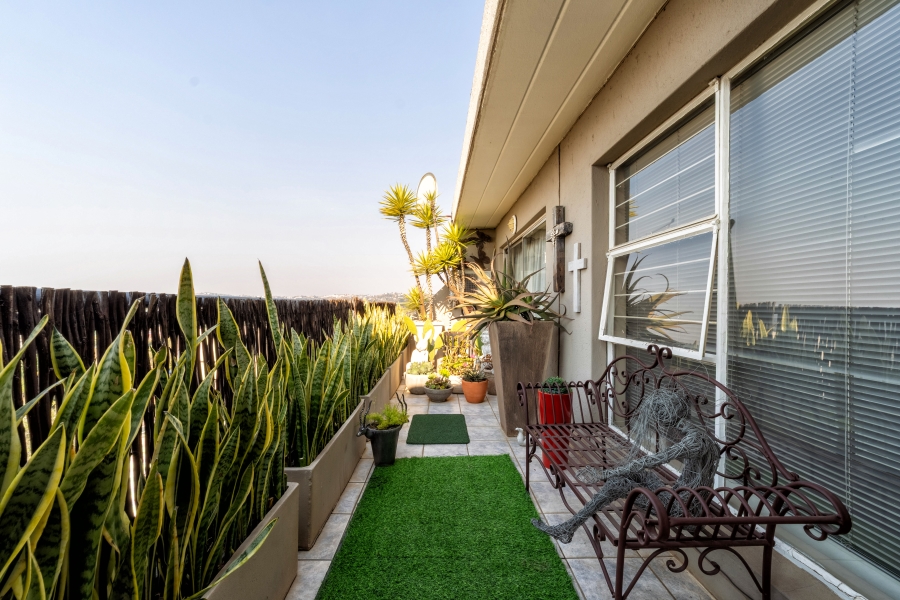 2 Bedroom Property for Sale in Constantia Kloof Gauteng