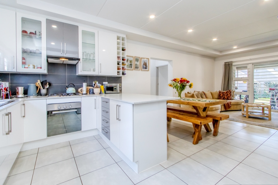 2 Bedroom Property for Sale in Linden Gauteng