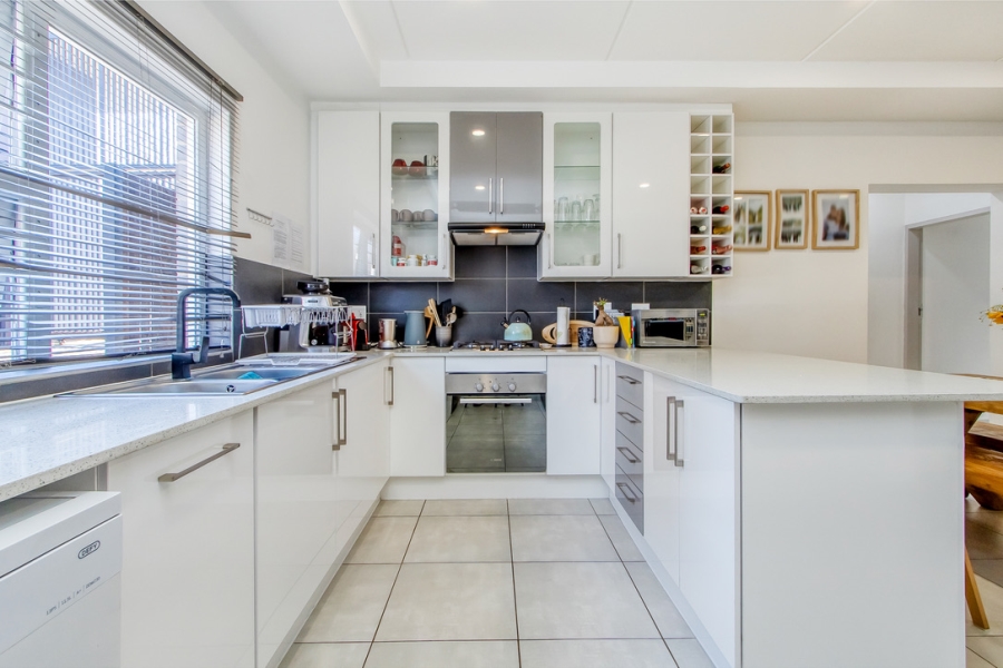 2 Bedroom Property for Sale in Linden Gauteng