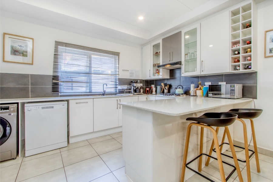 2 Bedroom Property for Sale in Linden Gauteng