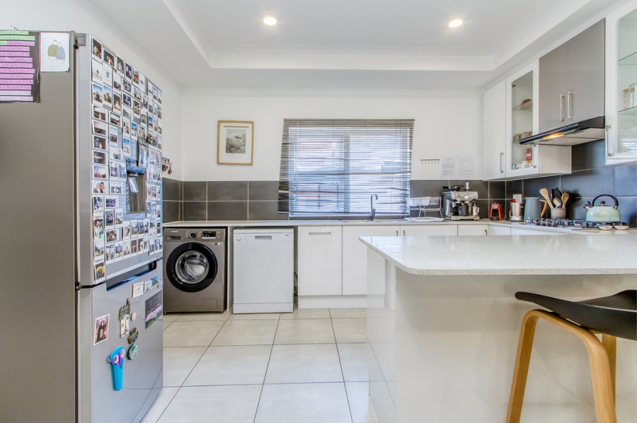 2 Bedroom Property for Sale in Linden Gauteng