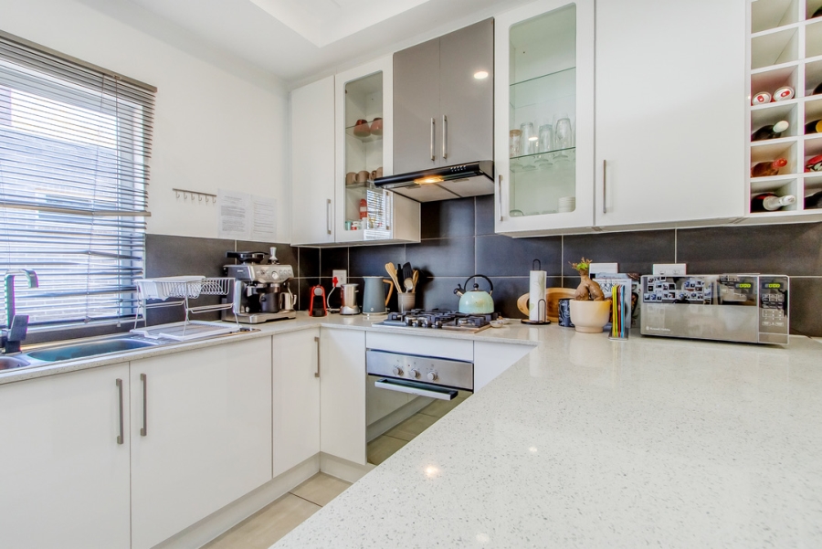 2 Bedroom Property for Sale in Linden Gauteng