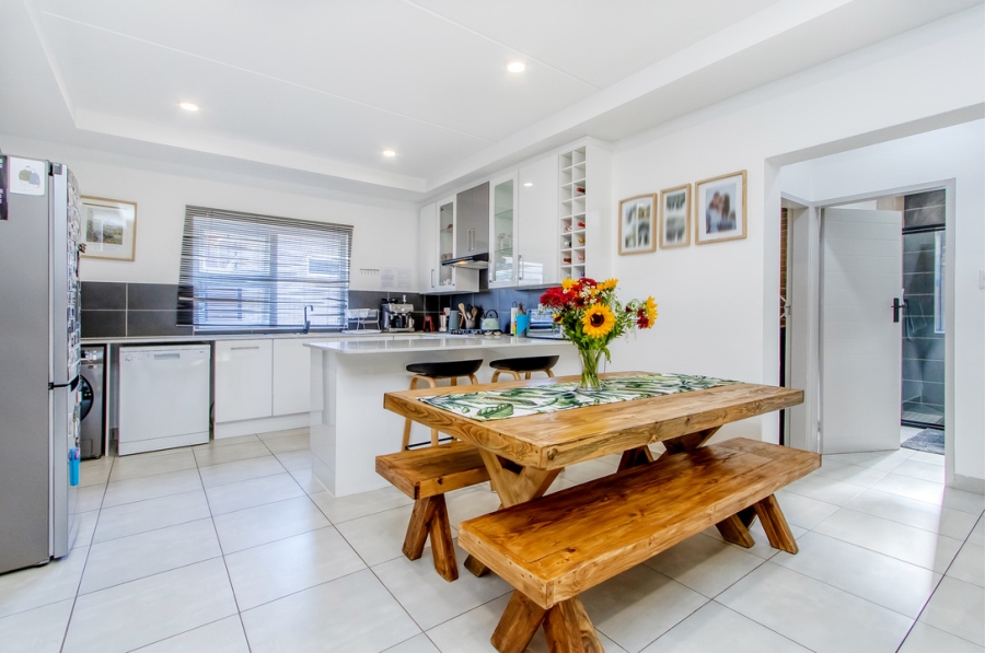 2 Bedroom Property for Sale in Linden Gauteng