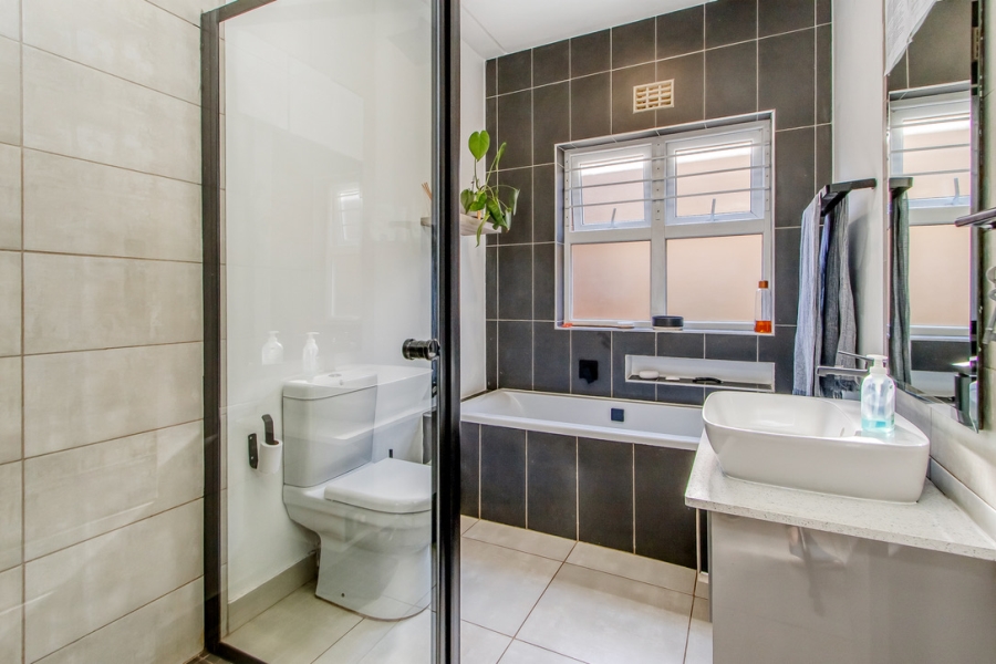 2 Bedroom Property for Sale in Linden Gauteng