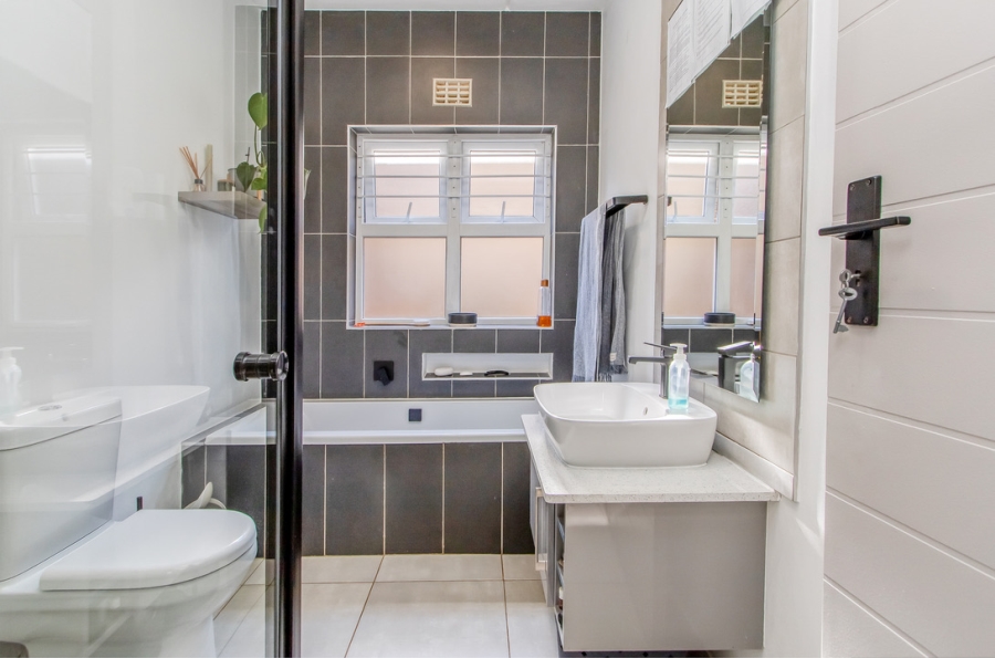 2 Bedroom Property for Sale in Linden Gauteng