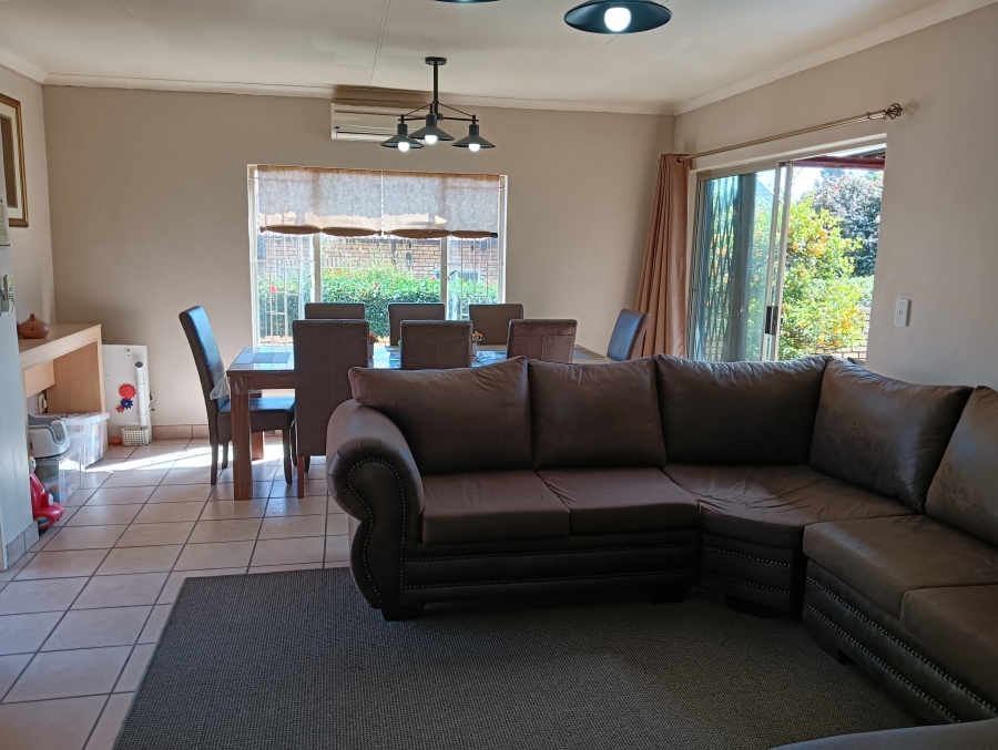 3 Bedroom Property for Sale in Honeydew Ridge Gauteng
