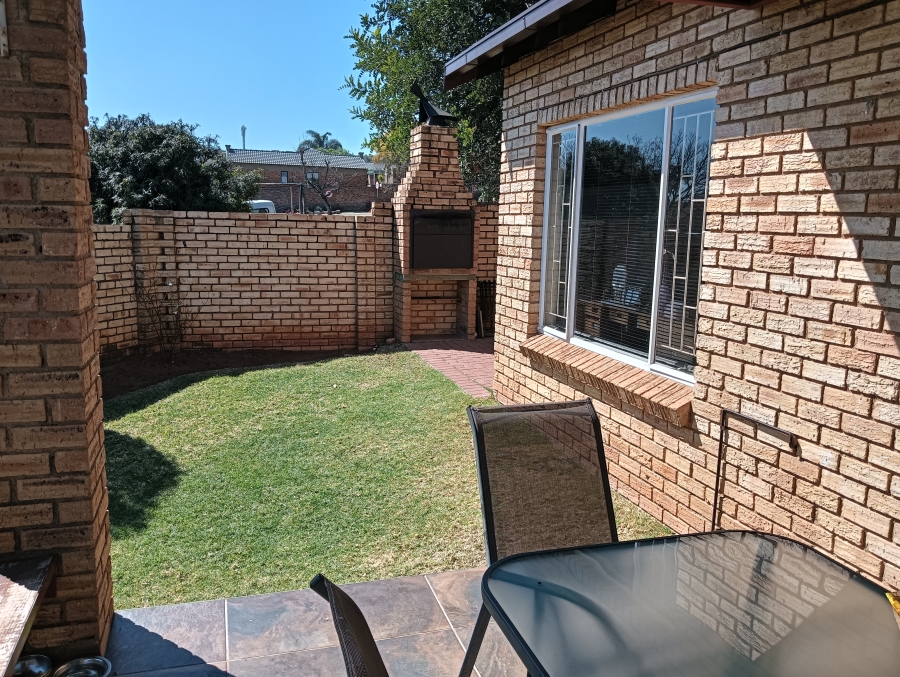 3 Bedroom Property for Sale in Honeydew Ridge Gauteng