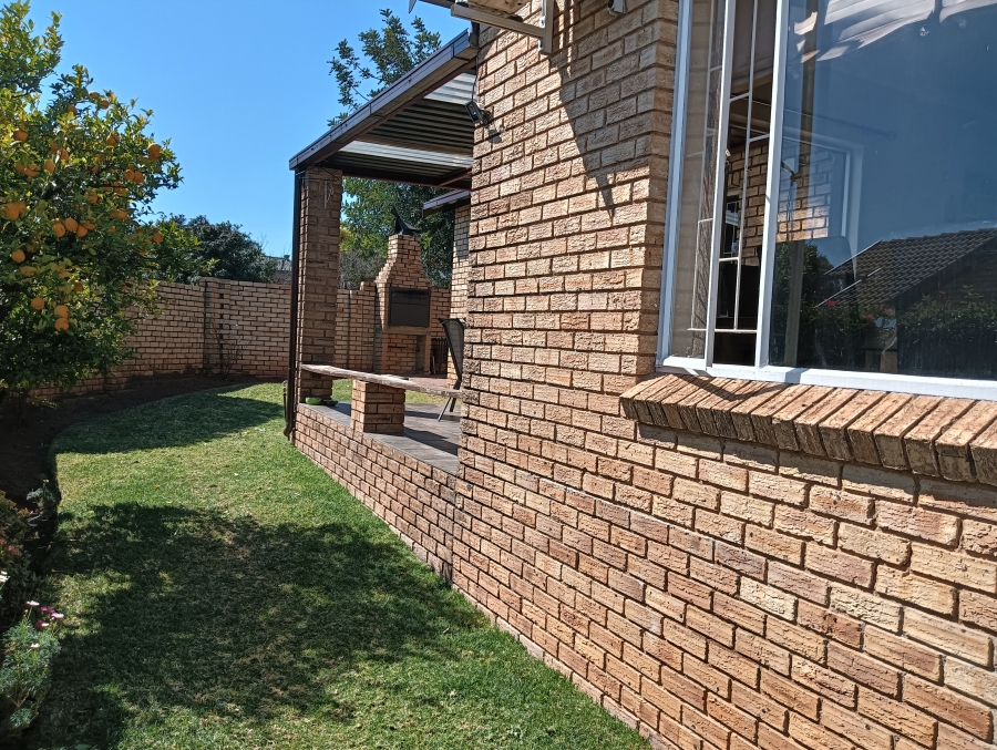3 Bedroom Property for Sale in Honeydew Ridge Gauteng