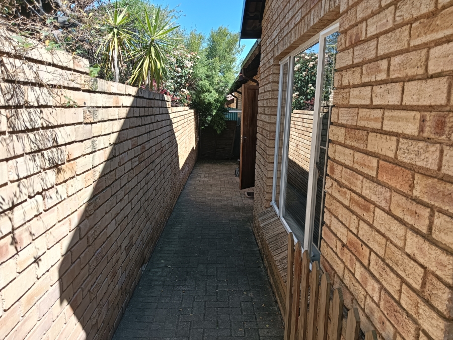 3 Bedroom Property for Sale in Honeydew Ridge Gauteng