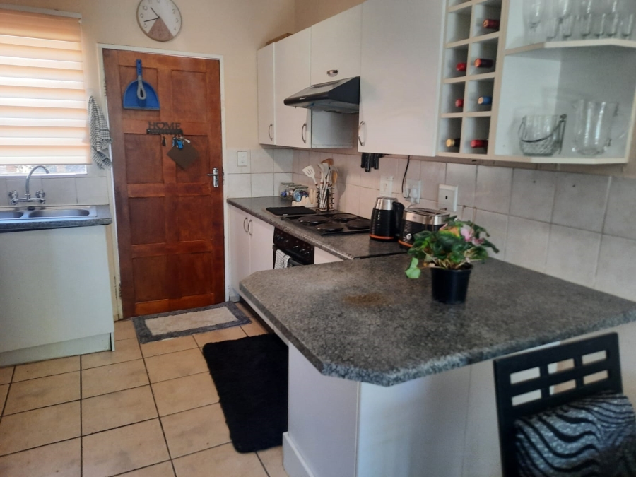 To Let 2 Bedroom Property for Rent in Little Falls Gauteng