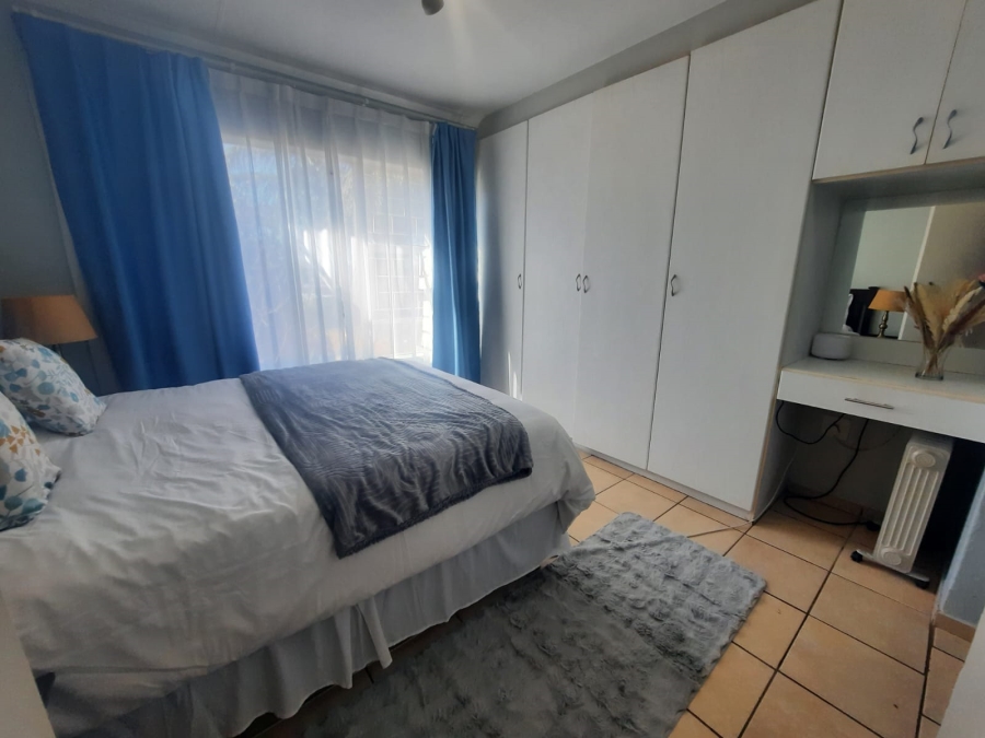 To Let 2 Bedroom Property for Rent in Little Falls Gauteng