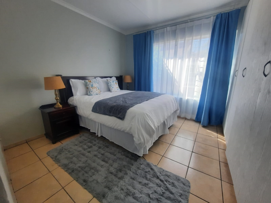 To Let 2 Bedroom Property for Rent in Little Falls Gauteng