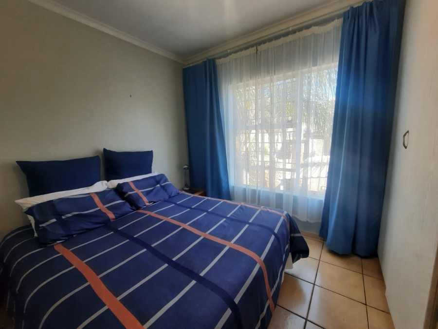 To Let 2 Bedroom Property for Rent in Little Falls Gauteng