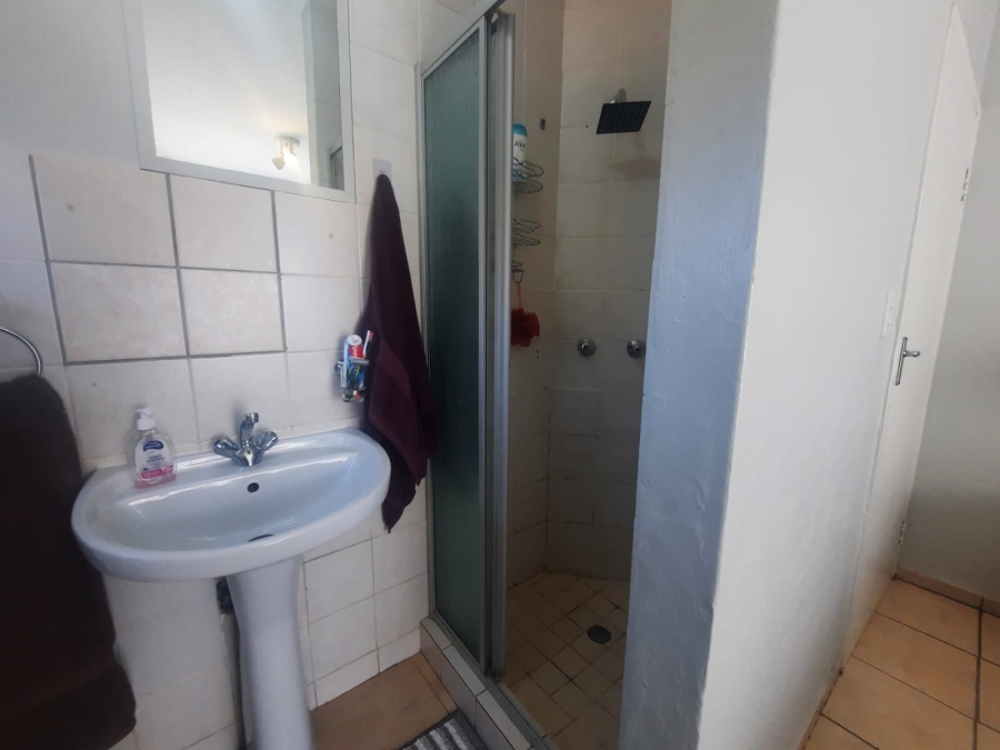 To Let 2 Bedroom Property for Rent in Little Falls Gauteng