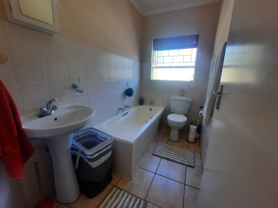 To Let 2 Bedroom Property for Rent in Little Falls Gauteng
