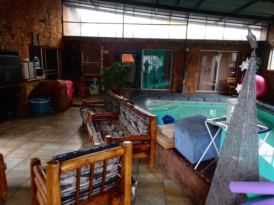 6 Bedroom Property for Sale in Tileba Gauteng