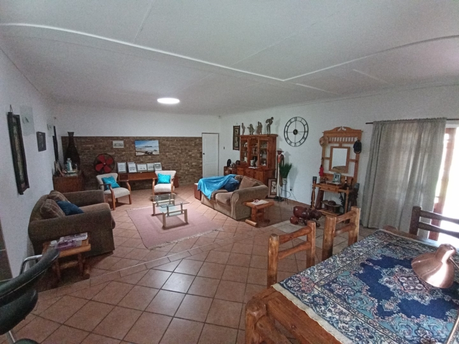 6 Bedroom Property for Sale in Tileba Gauteng