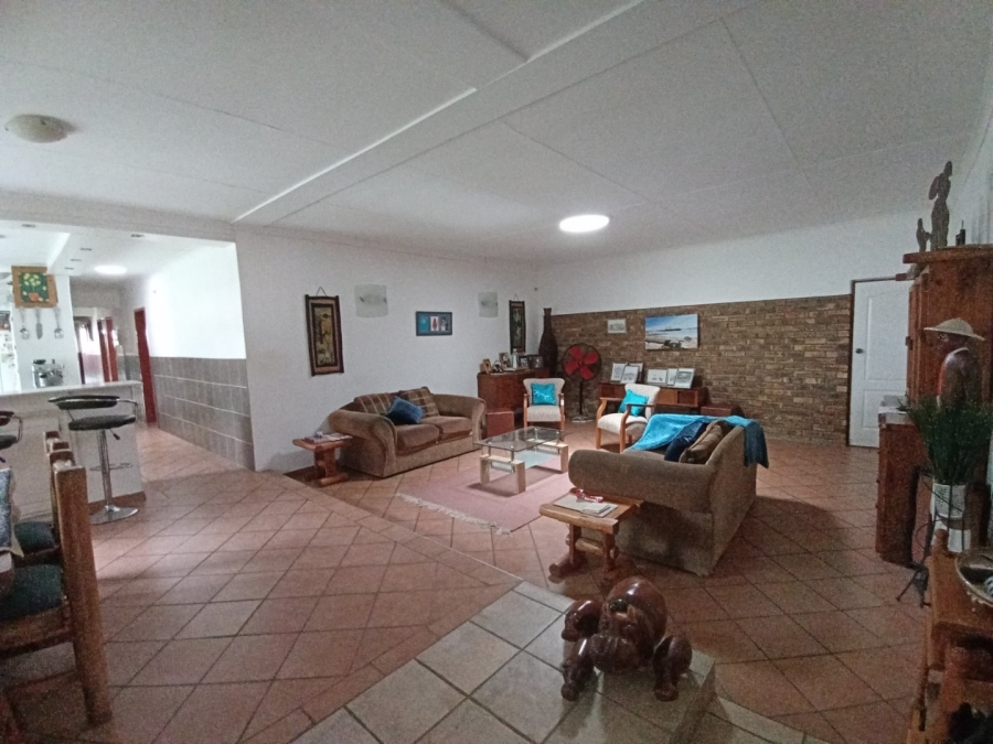 6 Bedroom Property for Sale in Tileba Gauteng